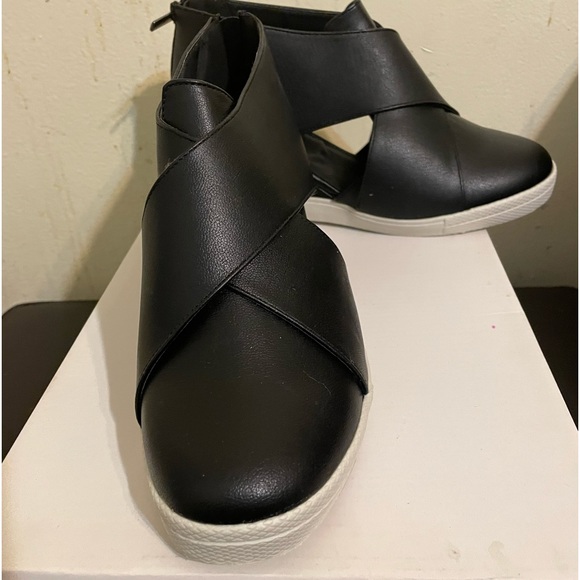 Great alternative to heels this comfortable wedge allows comfort and style - Picture 1 of 3